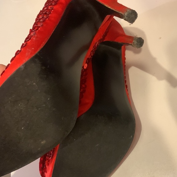 Red ruby slippers! - Picture 4 of 5